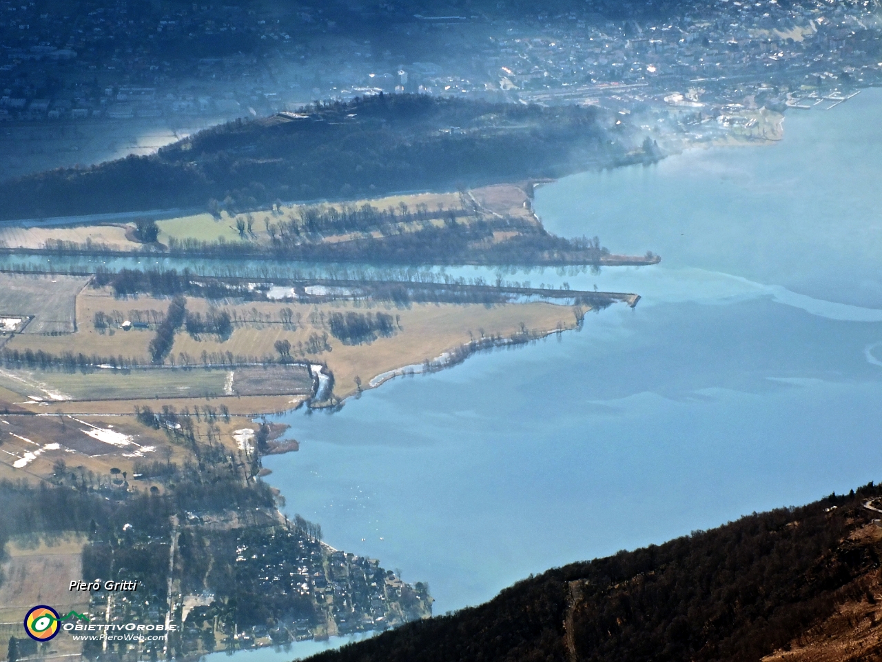 34 Zoom sull'Adda che si immette nel lago....JPG